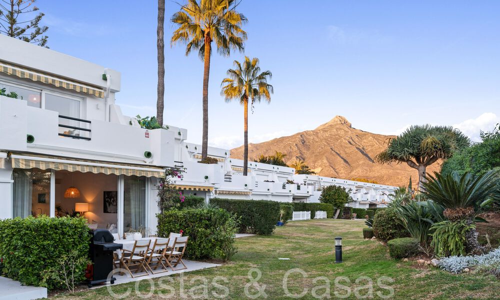 Recent gerenoveerde rijwoning in een gated complex te koop, grenzend aan de golfbaan in Nueva Andalucia, Marbella 65212