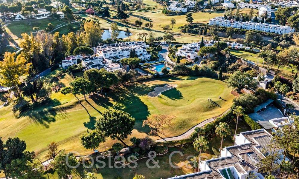 Recent gerenoveerde rijwoning in een gated complex te koop, grenzend aan de golfbaan in Nueva Andalucia, Marbella 65229