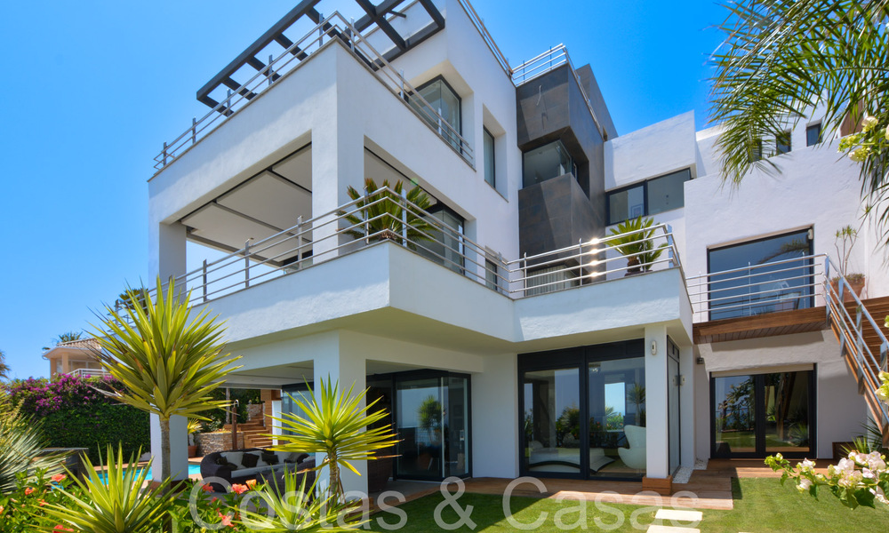 Luxueuze villa met moderne bouwstijl en adembenemend zeezicht te koop in Manilva, Costa del Sol 64987