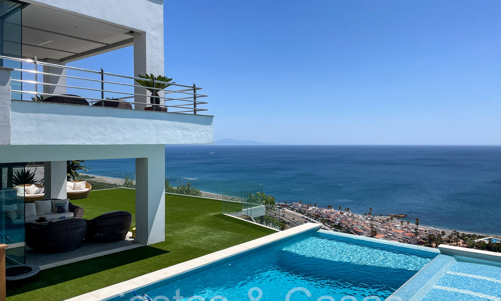 Luxueuze villa met moderne bouwstijl en adembenemend zeezicht te koop in Manilva, Costa del Sol 64994
