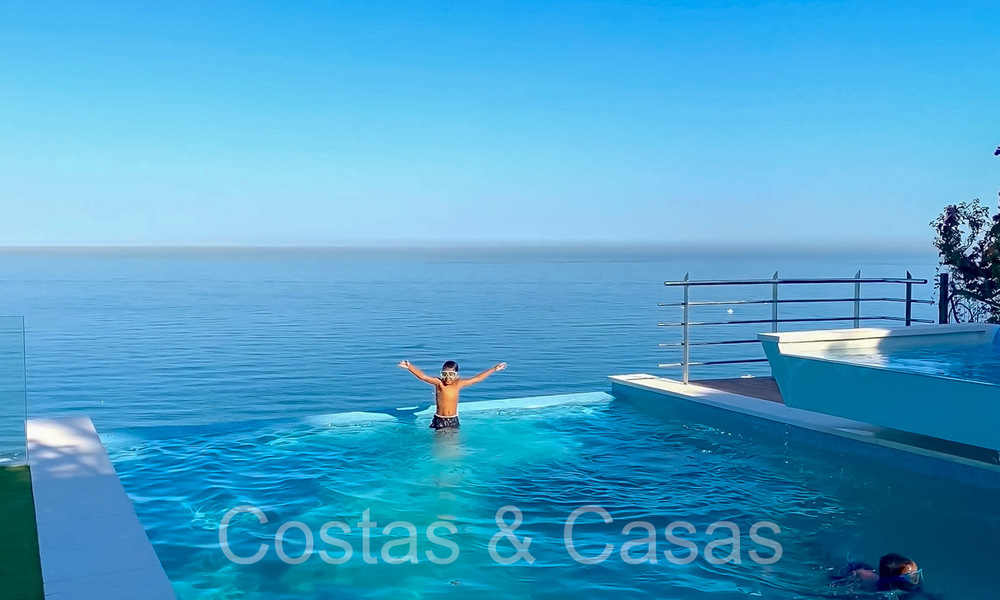 Luxueuze villa met moderne bouwstijl en adembenemend zeezicht te koop in Manilva, Costa del Sol 64997
