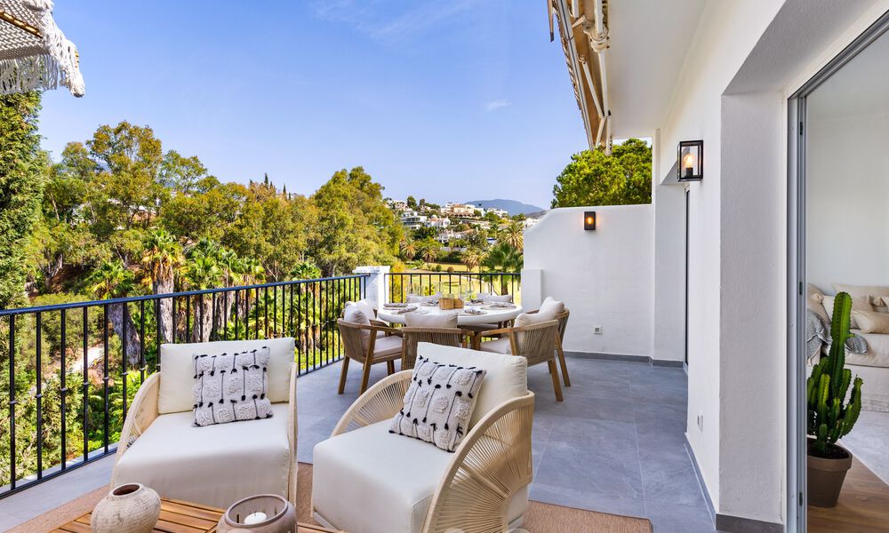 Luxueus gerenoveerde rijwoning te koop met ruim terras en uitzicht op de golfbaan in La Quinta golfresort, Benahavis - Marbella 64670