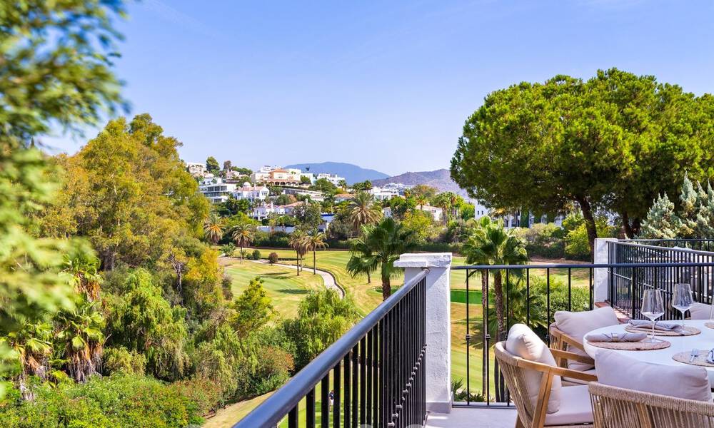 Luxueus gerenoveerde rijwoning te koop met ruim terras en uitzicht op de golfbaan in La Quinta golfresort, Benahavis - Marbella 64671