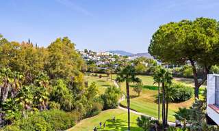 Luxueus gerenoveerde rijwoning te koop met ruim terras en uitzicht op de golfbaan in La Quinta golfresort, Benahavis - Marbella 64672 