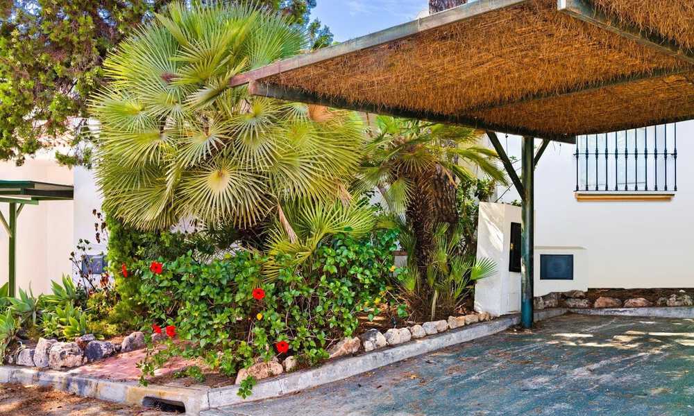 Luxueus gerenoveerde rijwoning te koop met ruim terras en uitzicht op de golfbaan in La Quinta golfresort, Benahavis - Marbella 64679