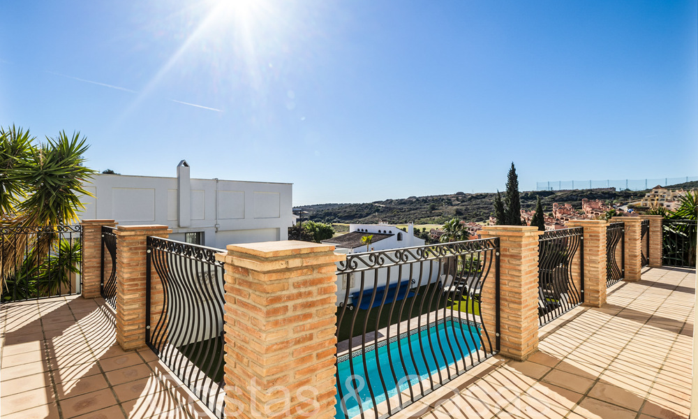 Andalusische villa te koop in een golfomgeving, op enkele minuten van Estepona centrum 65647