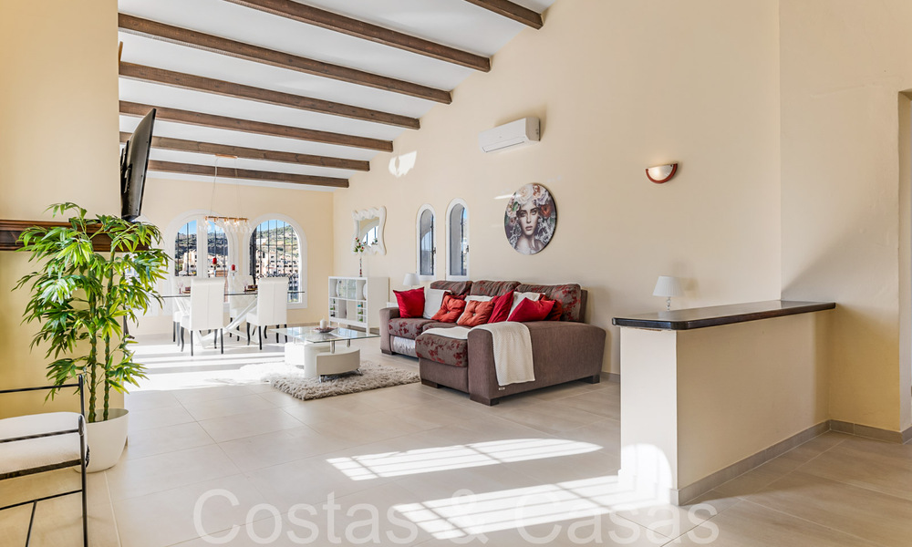 Andalusische villa te koop in een golfomgeving, op enkele minuten van Estepona centrum 65678