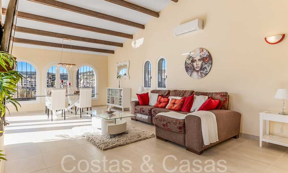 Andalusische villa te koop in een golfomgeving, op enkele minuten van Estepona centrum 65681