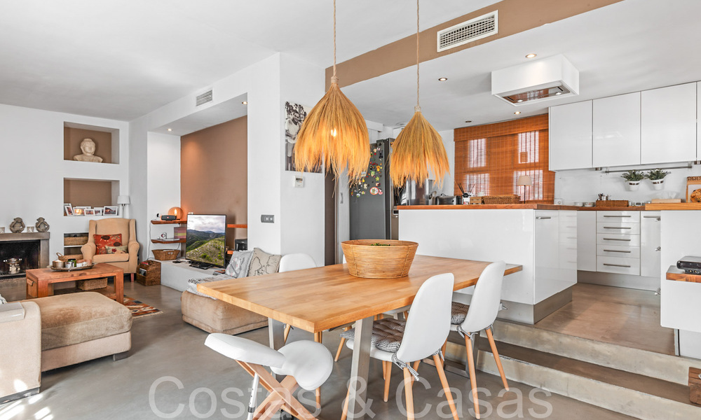 Trendy strandwoning te koop met schitterend zeezicht in een eerstelijnsstrand complex dicht bij Estepona stad 65383