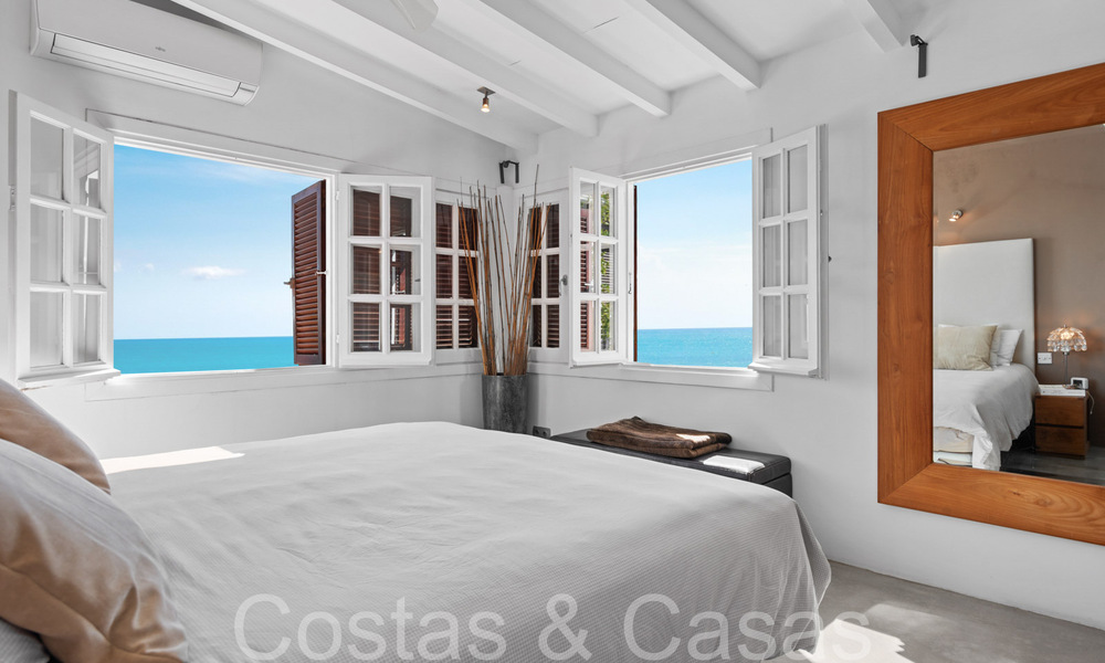 Trendy strandwoning te koop met schitterend zeezicht in een eerstelijnsstrand complex dicht bij Estepona stad 65397