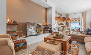 Trendy strandwoning te koop met schitterend zeezicht in een eerstelijnsstrand complex dicht bij Estepona stad 65404 