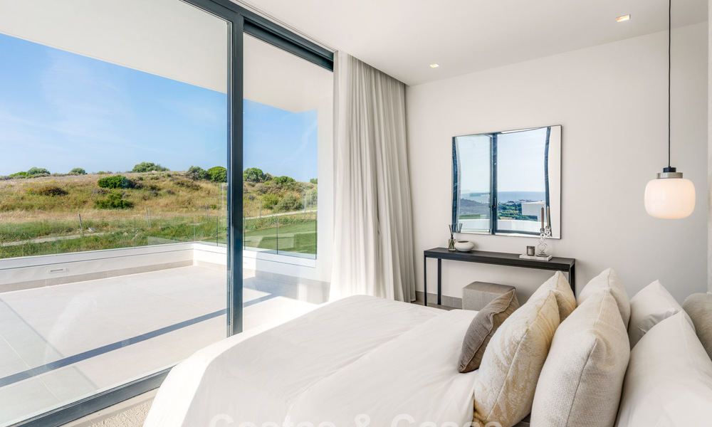 Nieuwe, moderne, vrijstaande luxevilla’s te koop grenzend aan de golfbaan in Estepona 800219