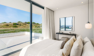 Nieuwe, moderne, vrijstaande luxevilla’s te koop grenzend aan de golfbaan in Estepona 800219 