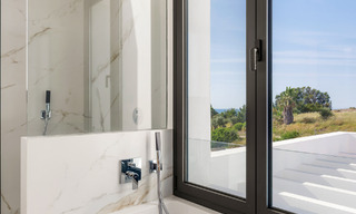 Nieuwe, moderne, vrijstaande luxevilla’s te koop grenzend aan de golfbaan in Estepona 800224 
