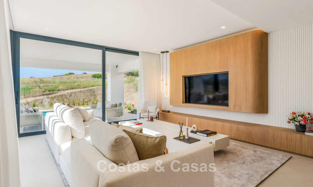 Nieuwe, moderne, vrijstaande luxevilla’s te koop grenzend aan de golfbaan in Estepona 800227