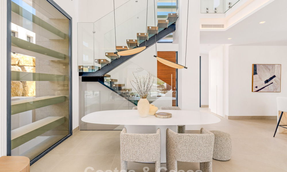 Nieuwe, moderne, vrijstaande luxevilla’s te koop grenzend aan de golfbaan in Estepona 800228