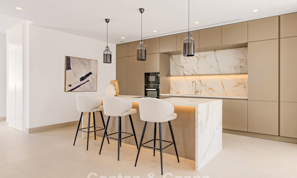 Nieuwe, moderne, vrijstaande luxevilla’s te koop grenzend aan de golfbaan in Estepona 800231