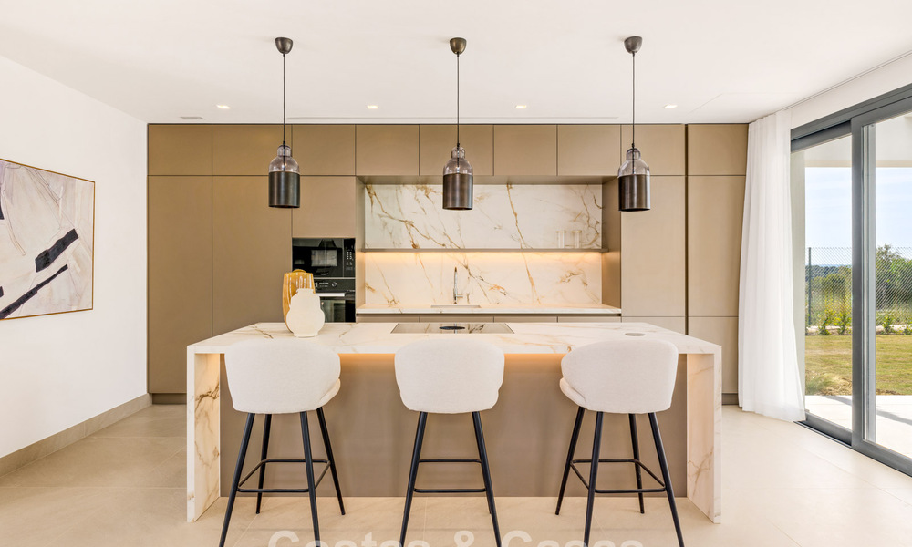 Nieuwe, moderne, vrijstaande luxevilla’s te koop grenzend aan de golfbaan in Estepona 800232