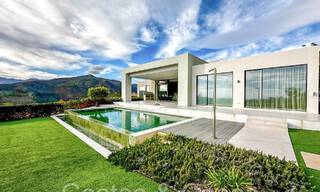 Architectonische luxevilla in een gated community met panoramisch zeezicht te koop in Marbella - Benahavis 65458 