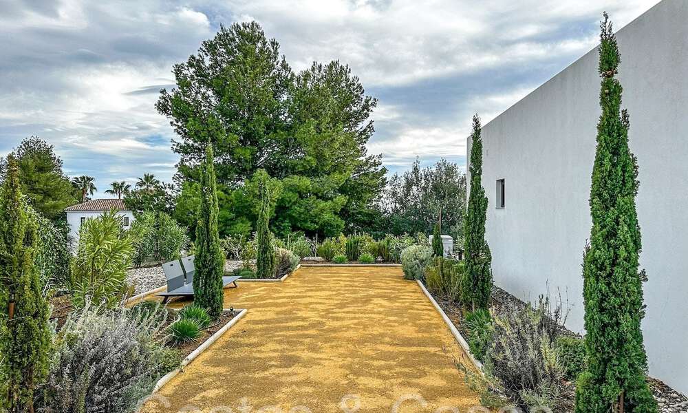 Architectonische luxevilla in een gated community met panoramisch zeezicht te koop in Marbella - Benahavis 65460