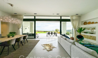 Architectonische luxevilla in een gated community met panoramisch zeezicht te koop in Marbella - Benahavis 65472 