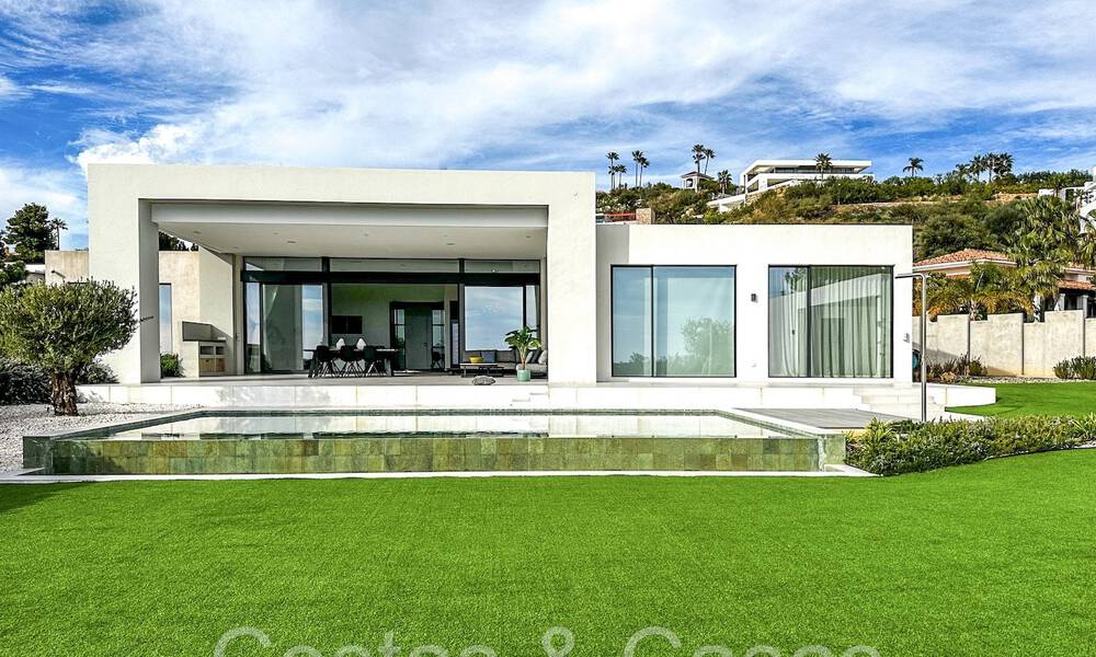Architectonische luxevilla in een gated community met panoramisch zeezicht te koop in Marbella - Benahavis 65475