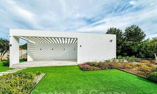 Architectonische luxevilla in een gated community met panoramisch zeezicht te koop in Marbella - Benahavis 65476 