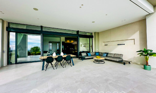 Architectonische luxevilla in een gated community met panoramisch zeezicht te koop in Marbella - Benahavis 65480 