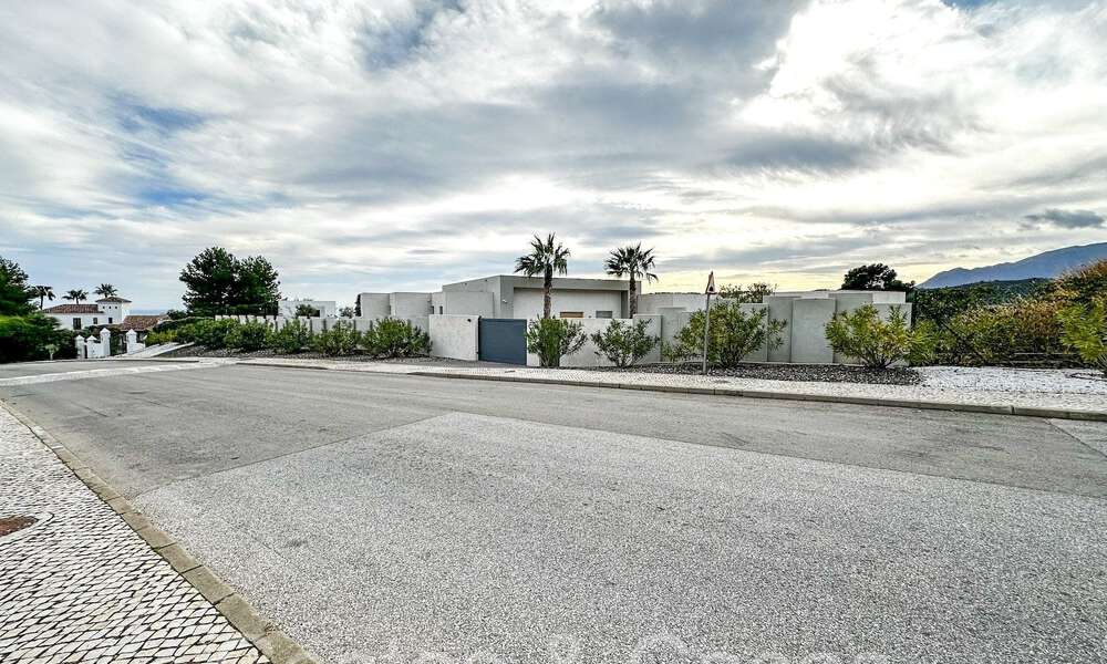 Architectonische luxevilla in een gated community met panoramisch zeezicht te koop in Marbella - Benahavis 65485