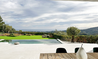 Architectonische luxevilla in een gated community met panoramisch zeezicht te koop in Marbella - Benahavis 65489 