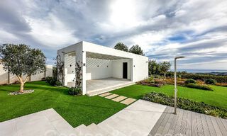 Architectonische luxevilla in een gated community met panoramisch zeezicht te koop in Marbella - Benahavis 65509 