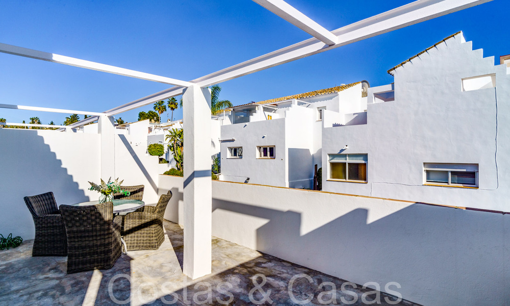 Modern gerenoveerde rijwoning te koop op de New Golden Mile tussen Marbella en Estepona 65744