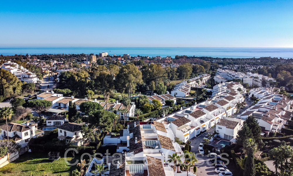 Modern gerenoveerde rijwoning te koop op de New Golden Mile tussen Marbella en Estepona 65770