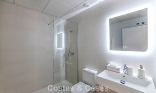 Nieuwbouwappartementen met avant-gardist ontwerp te koop, frontlijn golf in Casares, Costa del Sol 799001 