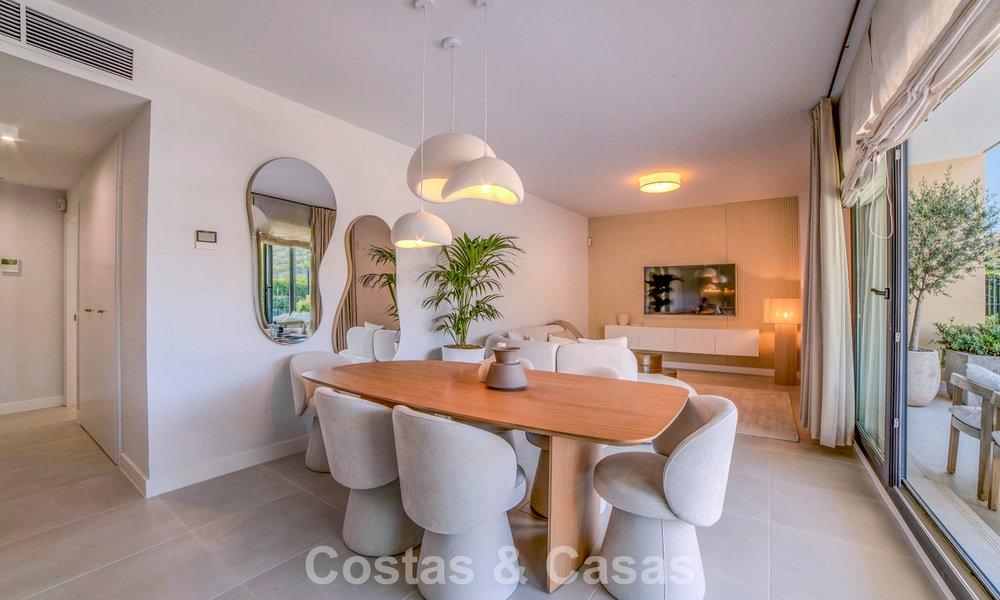 Nieuwbouwappartementen met avant-gardist ontwerp te koop, frontlijn golf in Casares, Costa del Sol 799007