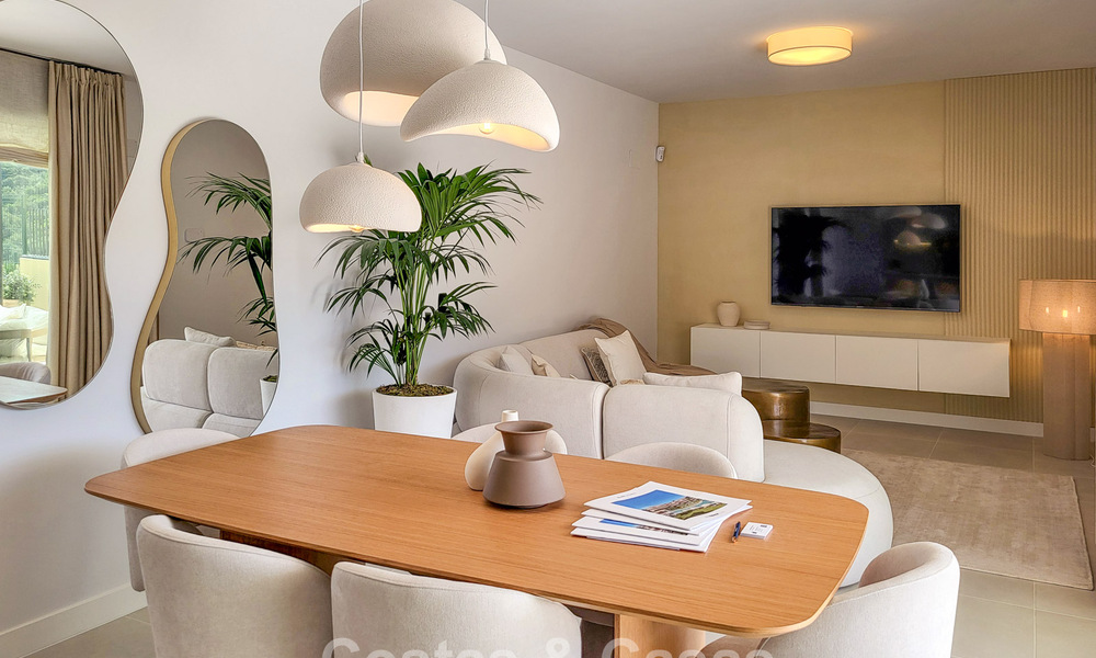 Nieuwbouwappartementen met avant-gardist ontwerp te koop, frontlijn golf in Casares, Costa del Sol 799008