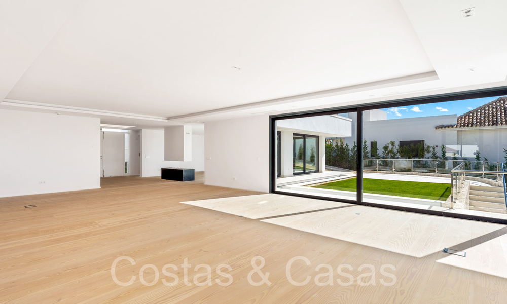 Nieuwe villa met moderne bouwstijl te koop in Nueva Andalucia’s golfvallei, Marbella 65894