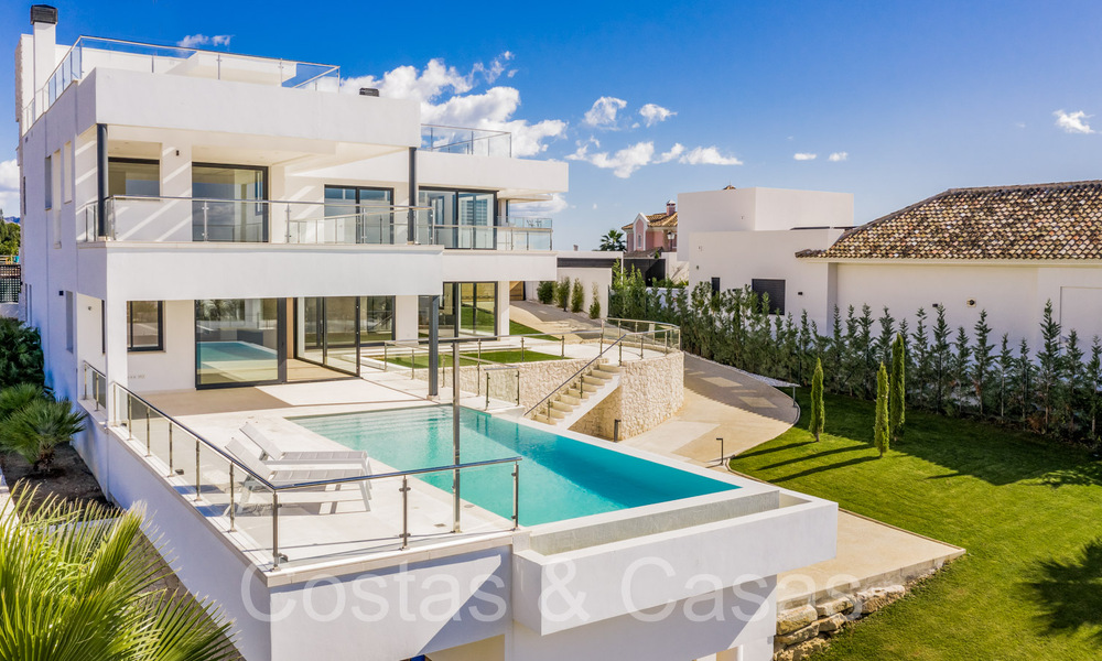 Nieuwe villa met moderne bouwstijl te koop in Nueva Andalucia’s golfvallei, Marbella 65895