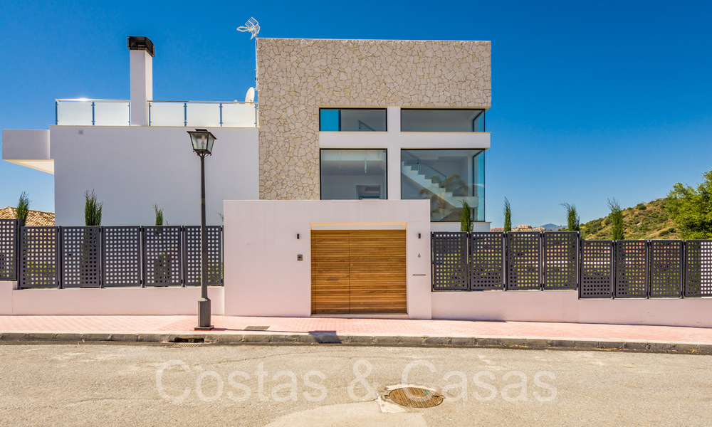 Nieuwe villa met moderne bouwstijl te koop in Nueva Andalucia’s golfvallei, Marbella 65916