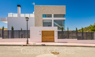 Nieuwe villa met moderne bouwstijl te koop in Nueva Andalucia’s golfvallei, Marbella 65916 