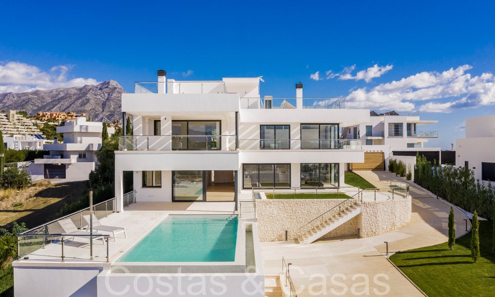 Nieuwe villa met moderne bouwstijl te koop in Nueva Andalucia’s golfvallei, Marbella 65917