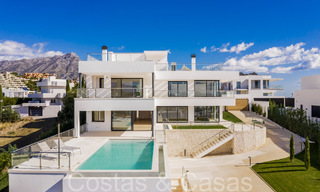 Nieuwe villa met moderne bouwstijl te koop in Nueva Andalucia’s golfvallei, Marbella 65917 