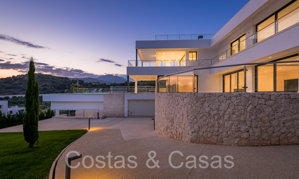 Nieuwe villa met moderne bouwstijl te koop in Nueva Andalucia’s golfvallei, Marbella 65922