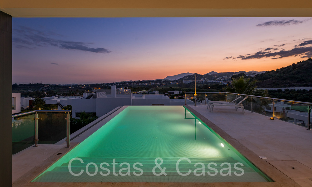 Nieuwe villa met moderne bouwstijl te koop in Nueva Andalucia’s golfvallei, Marbella 65925