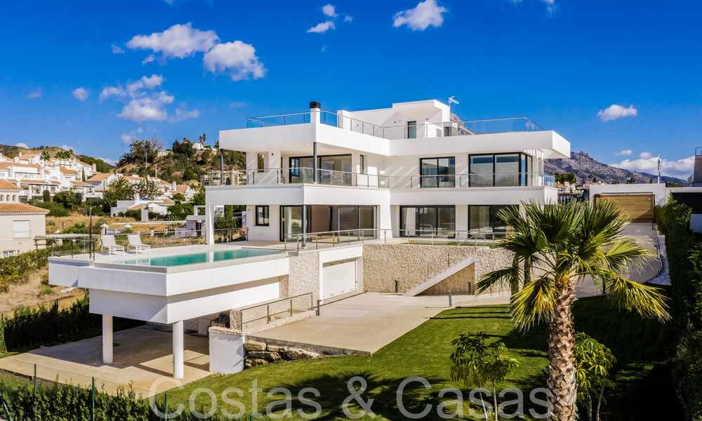 Nieuwe villa met moderne bouwstijl te koop in Nueva Andalucia’s golfvallei, Marbella 65931