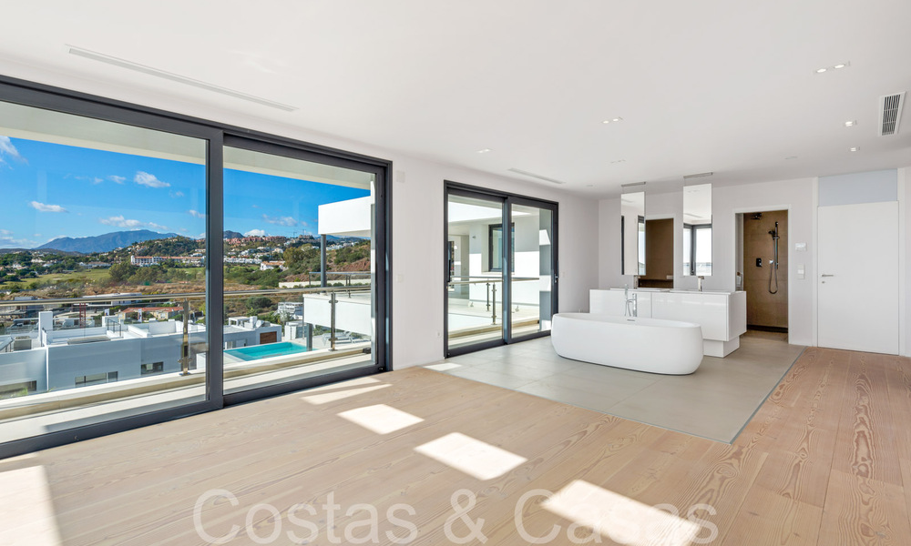 Nieuwe villa met moderne bouwstijl te koop in Nueva Andalucia’s golfvallei, Marbella 65942