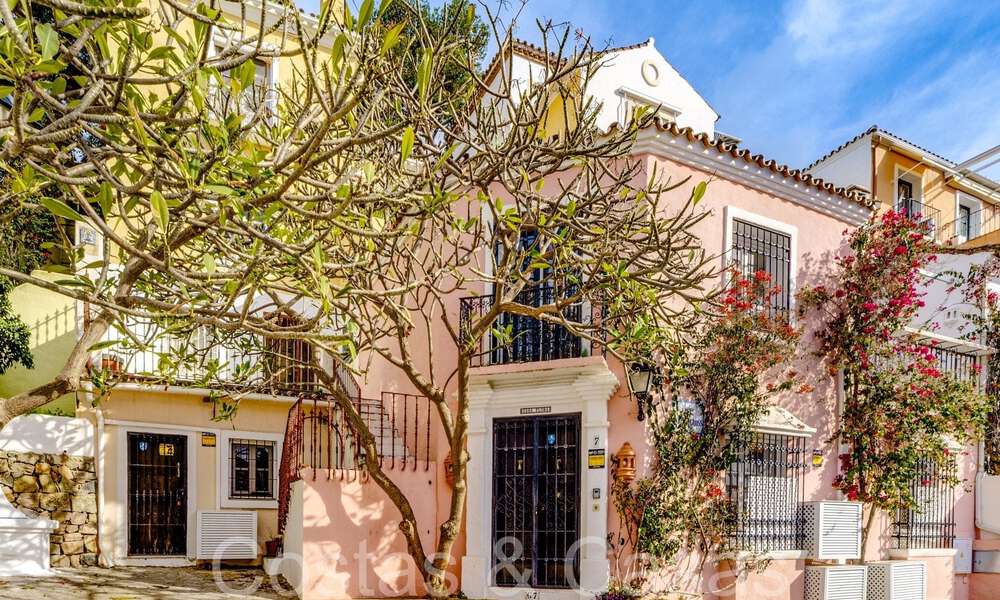 Pittoresk rijhuis met zeezicht en gastenstudio te koop in een gated community in de heuvels van Marbella - Benahavis 65951