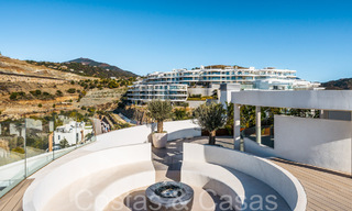 Exclusief innovatief penthouse met panoramisch uitzicht op zee, golf en bergen te koop in Benahavis - Marbella 65878 