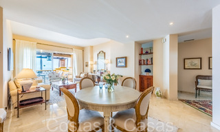 Ruim appartement te koop in een gated strandcomplex met onbelemmerd zeezicht ten oosten van Marbella centrum 66027 