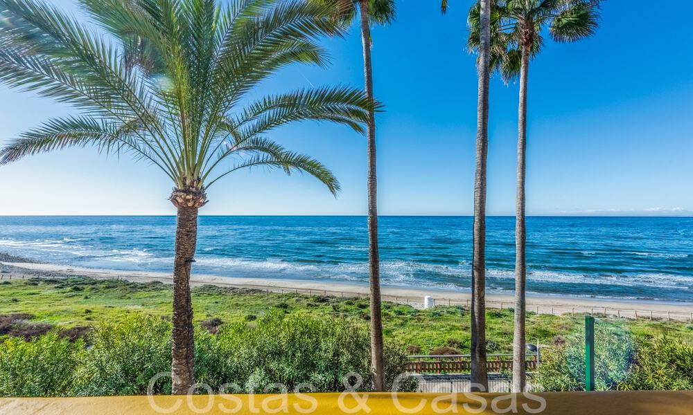 Ruim appartement te koop in een gated strandcomplex met onbelemmerd zeezicht ten oosten van Marbella centrum 66052